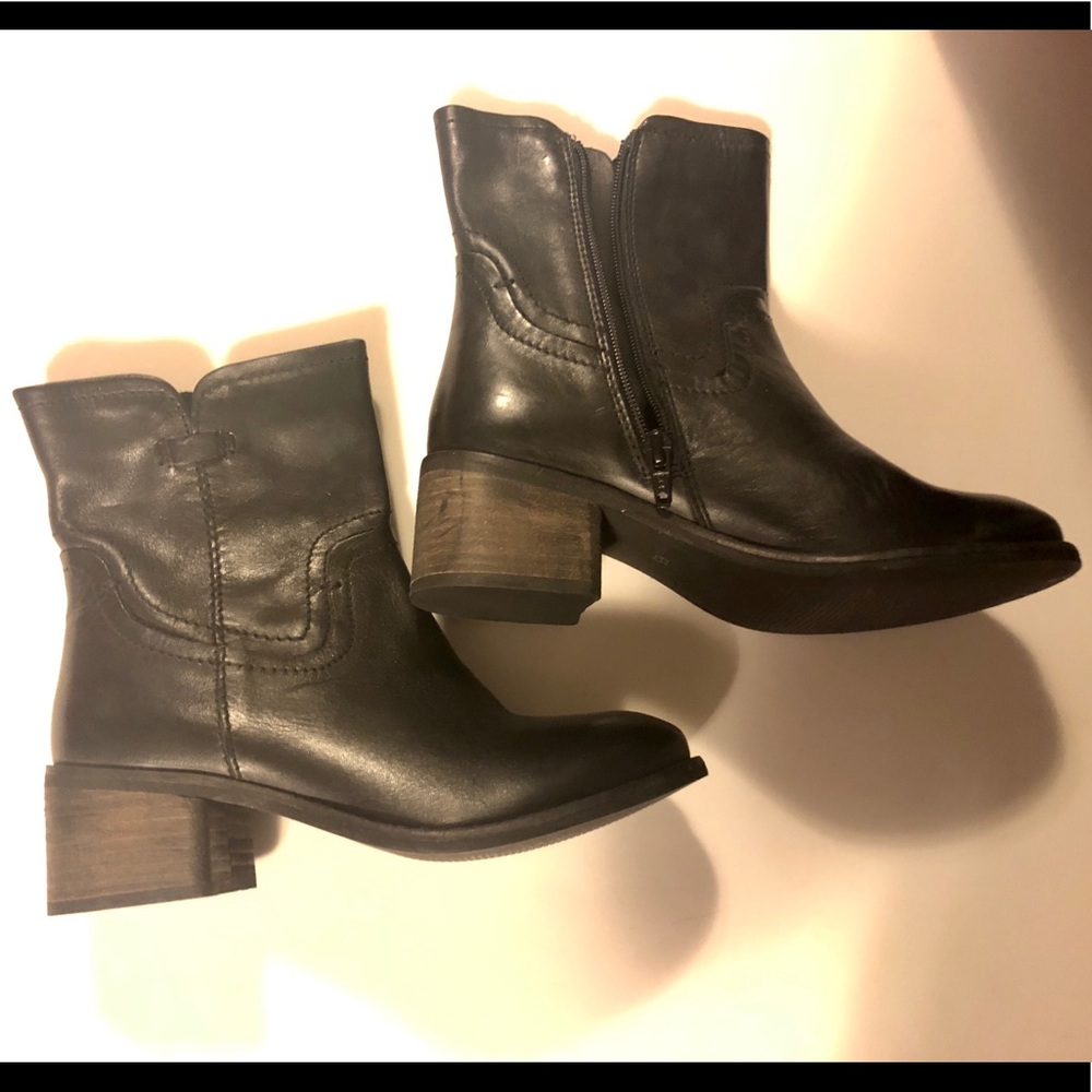 Sketchers 6.5 Leather Moto Boots- Winchester